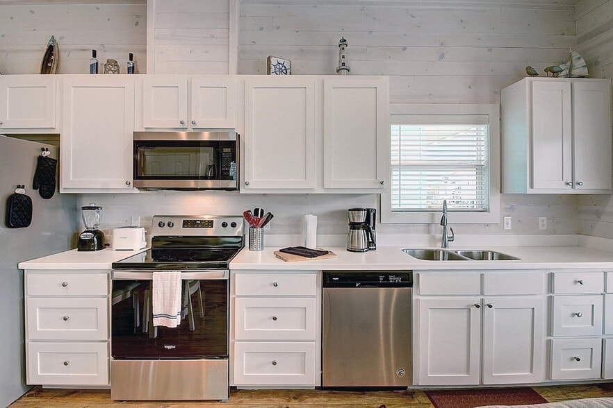 Building Photo - 1924 Eleventh Street-SI ID1023237P