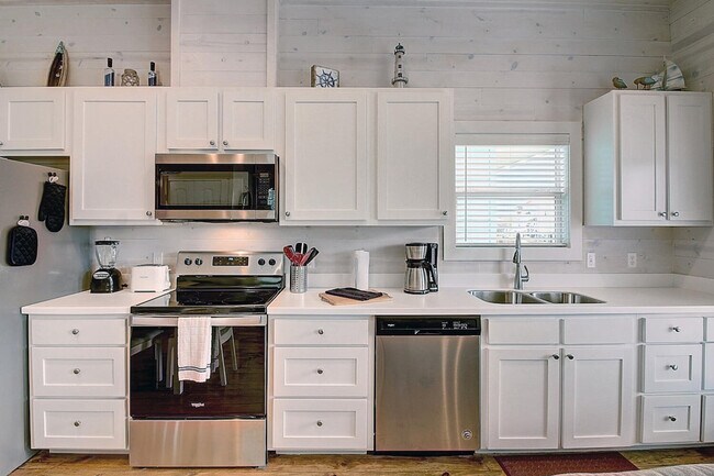 Building Photo - 1924 Eleventh St