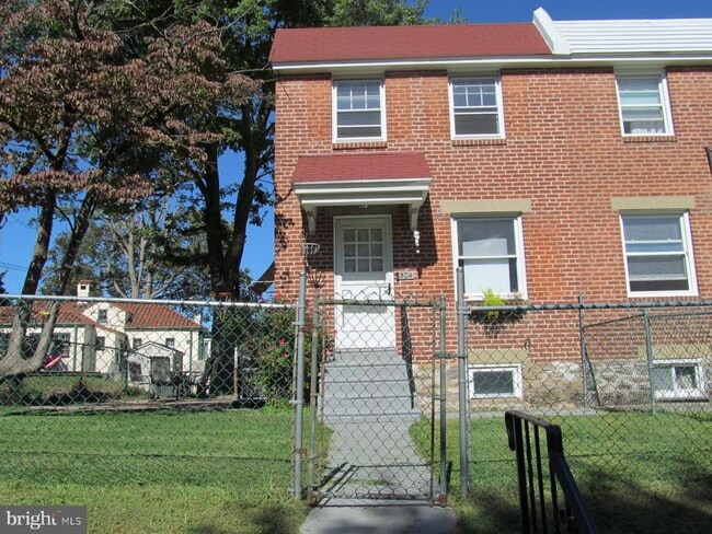 Primary Photo - 504 Acorn St