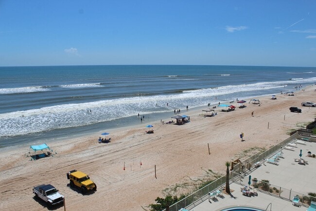 Building Photo - Ocean front 2 bed 2 bath condo