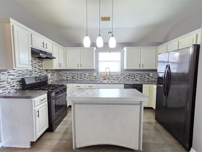 Building Photo - 12015 Rosecroft Dr