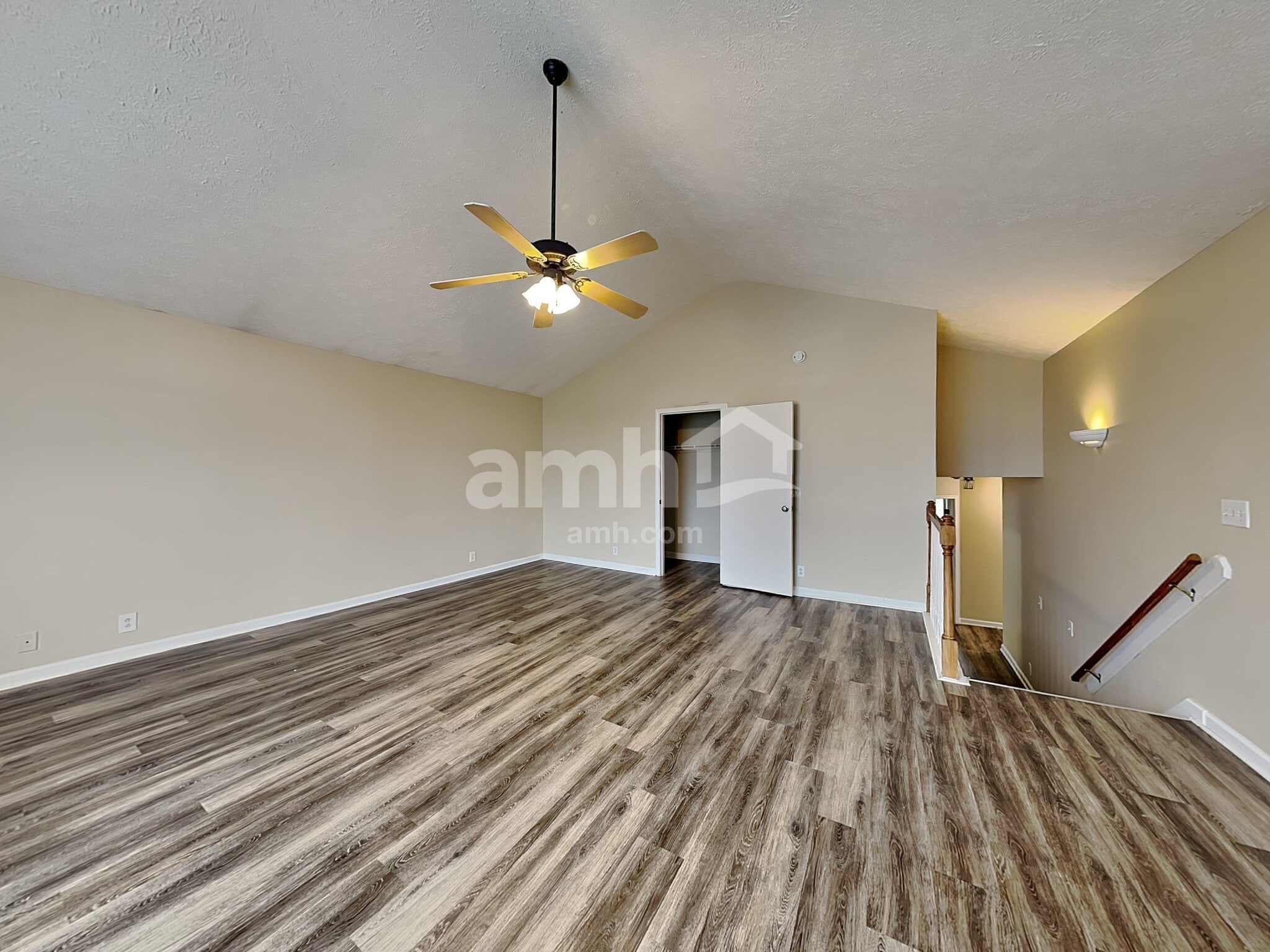 Building Photo - 3107 Creekview Ln