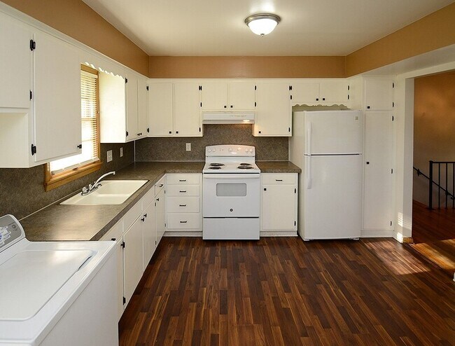 Primary Photo - 5115 S 48th Ave