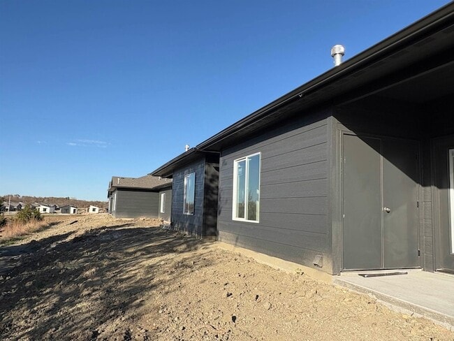 Building Photo - 4829 N Vassar Ave