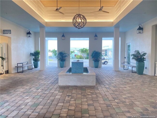 Building Photo - 18 NE Nautical Pl