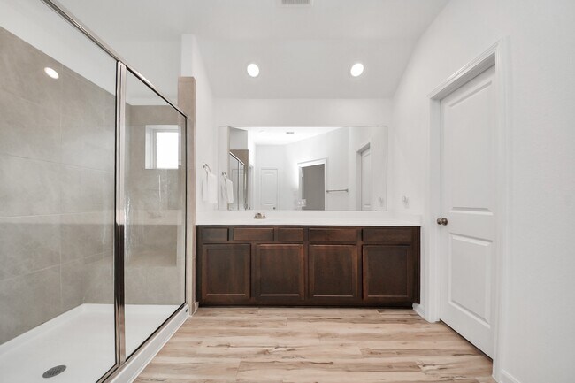 Building Photo - 1114 Bulwark