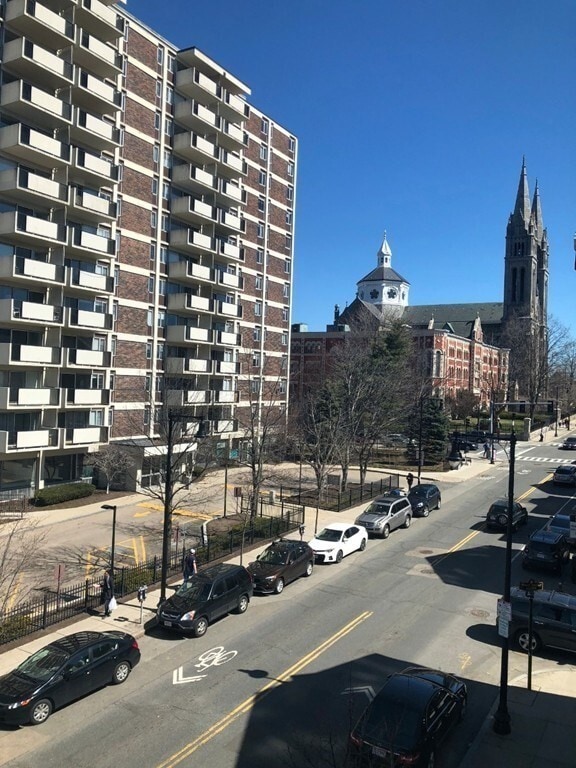 Building Photo - 1572 Tremont St