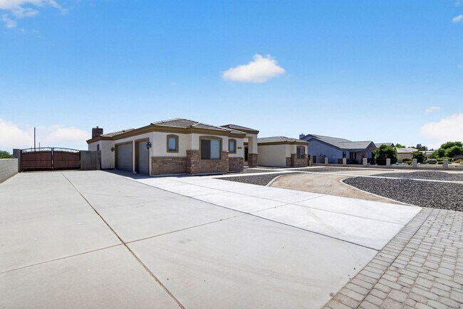 Building Photo - Luxury Meets Country Charm: Custom 5BR Home on Acreage in San Tan Valley