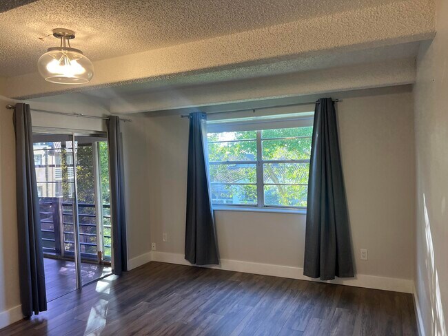 Building Photo - 10120 Boca Entrada Blvd