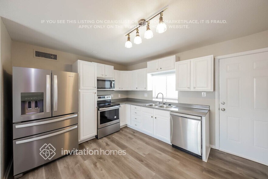 Building Photo - 3807 W Columbine Dr