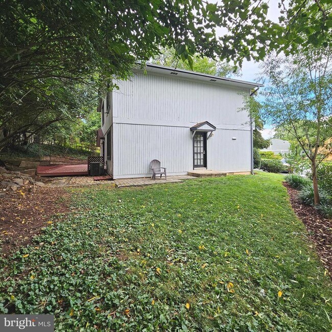 Building Photo - 1108 N Rockingham St