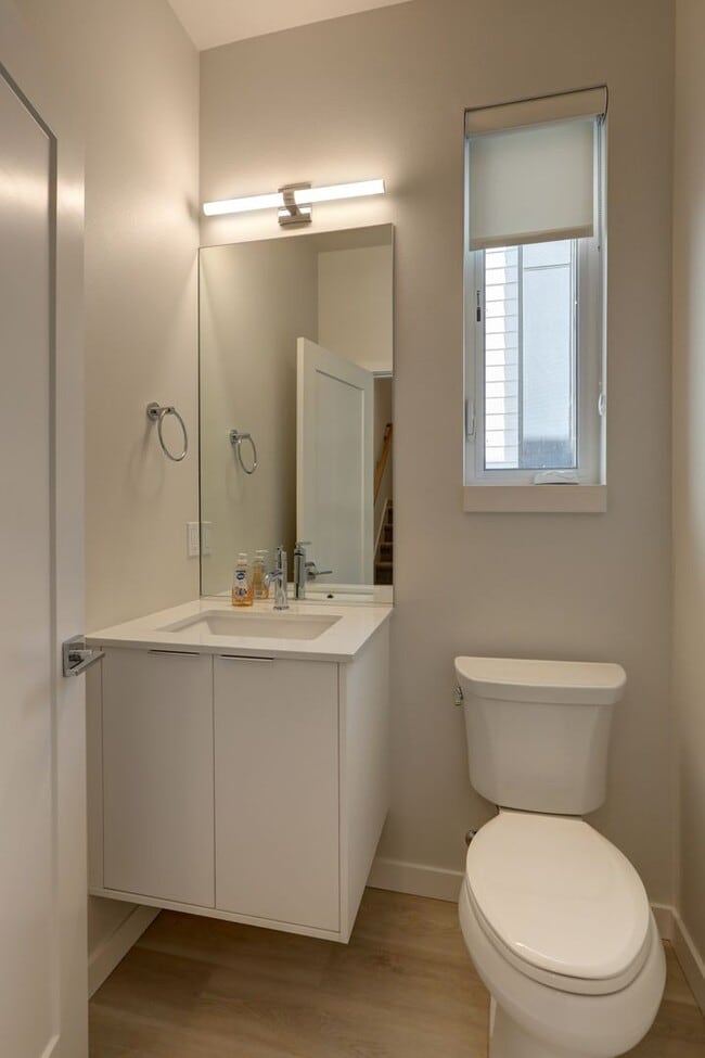 Building Photo - Beautiful 2bd, 2ba Townhome Available in C...