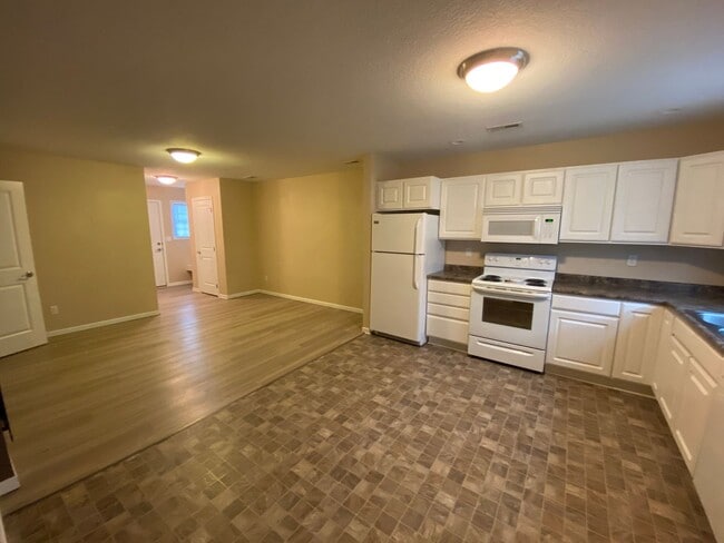 Building Photo - Fox Run Townhomes 1