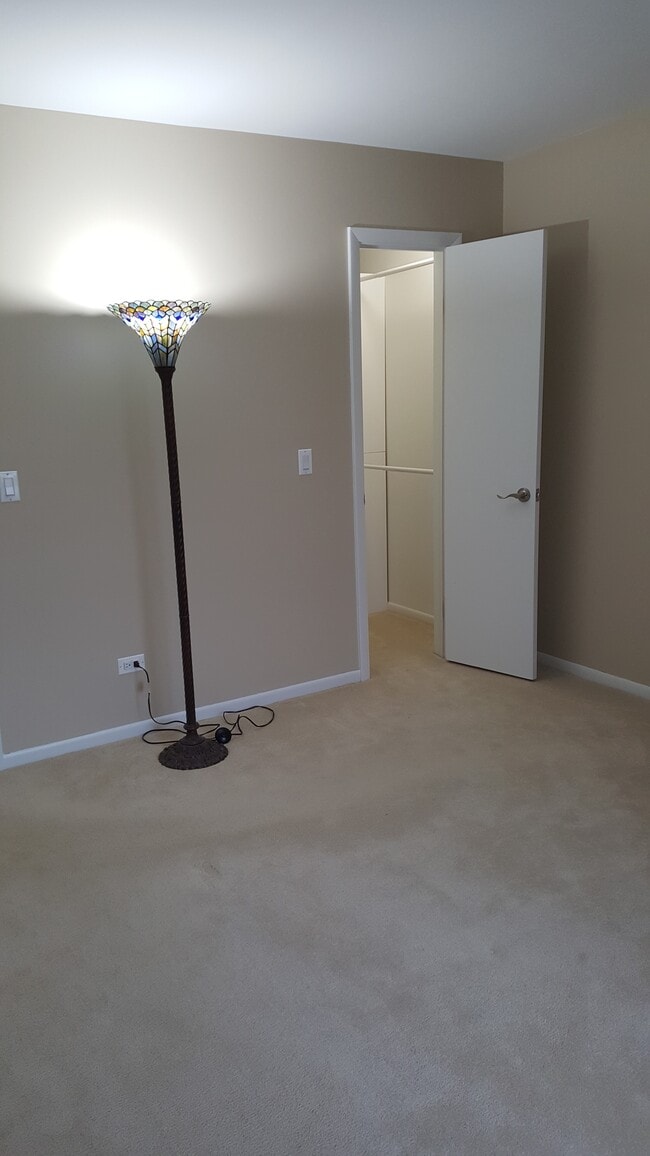 Building Photo - 100 Clubhouse Ln