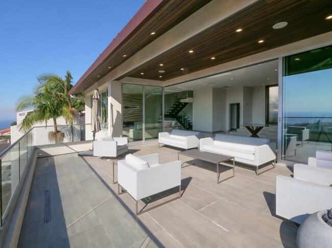 Building Photo - 1356 Vía Romero