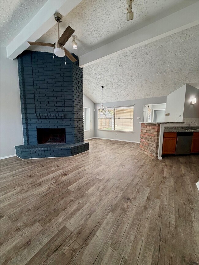 Building Photo - 7111 Golden Dale Ct