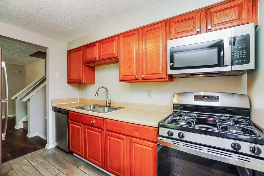 Building Photo - 4585 Marilyn St