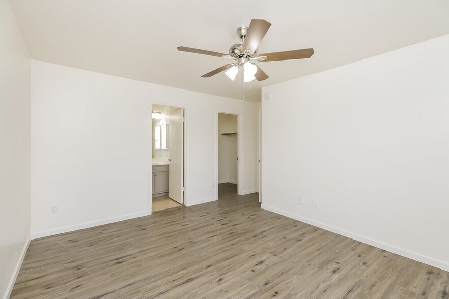 Building Photo - 977 E Graham Ln