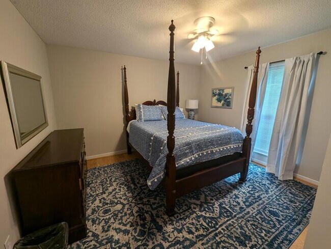 Building Photo - Furnished rental Forest Acres