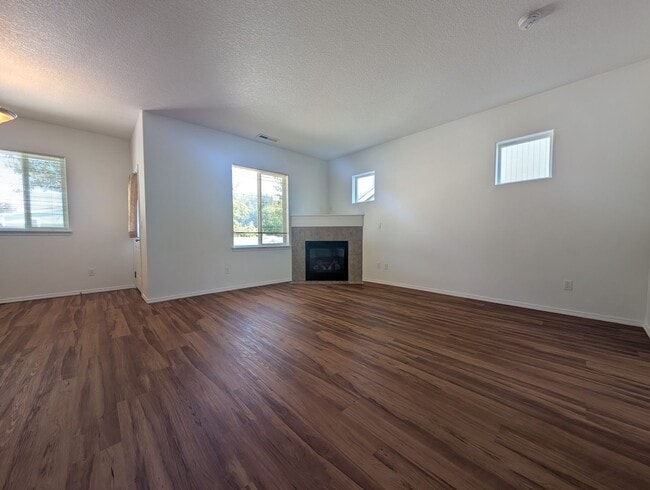 Building Photo - Fantastic 3 Bedroom, 2.5 Bath In Thurston ...