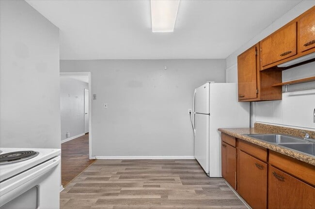 Building Photo - 2301 Perkins Ave