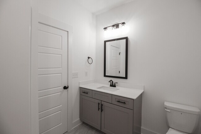 Building Photo - 2036 Warbler Dr