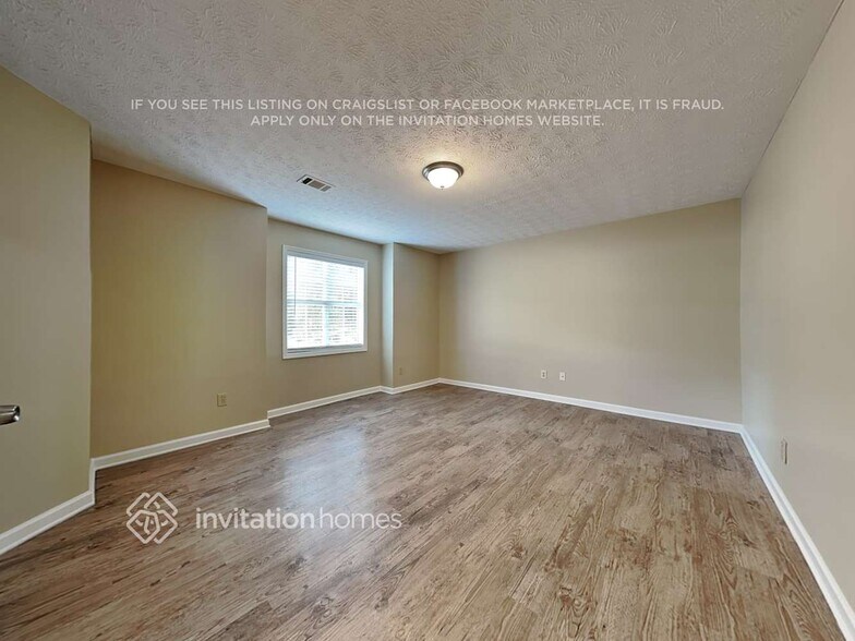 Building Photo - 5995 Rolling Oaks Ln