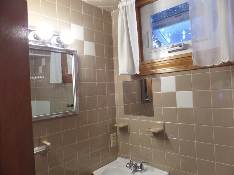 Building Photo - 46 Tappan St