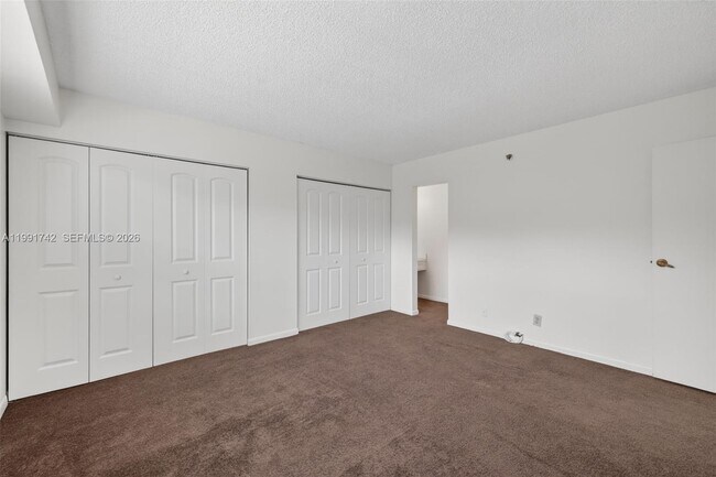 Building Photo - 3100 W Rolling Hills Cir