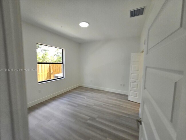 Building Photo - 7831 NW 104th Ave