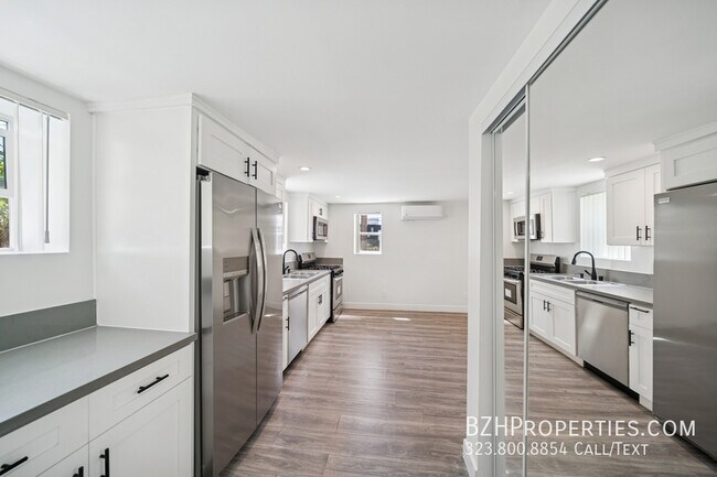 Building Photo - 1267 Vin Scully Ave