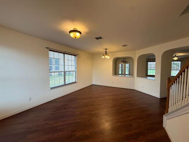 Building Photo - 305 Moonlight Dr