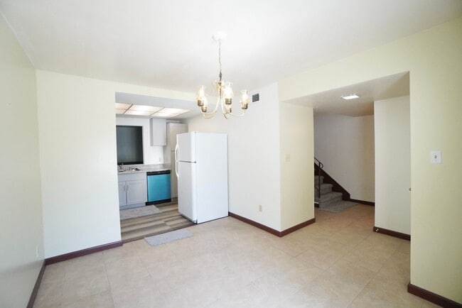 Building Photo - Charming 2-bedroom, 1.5-bathroom condo in ...