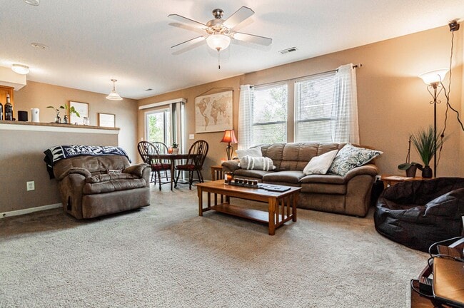 Building Photo - Spacious Home Close to Fort Riley!