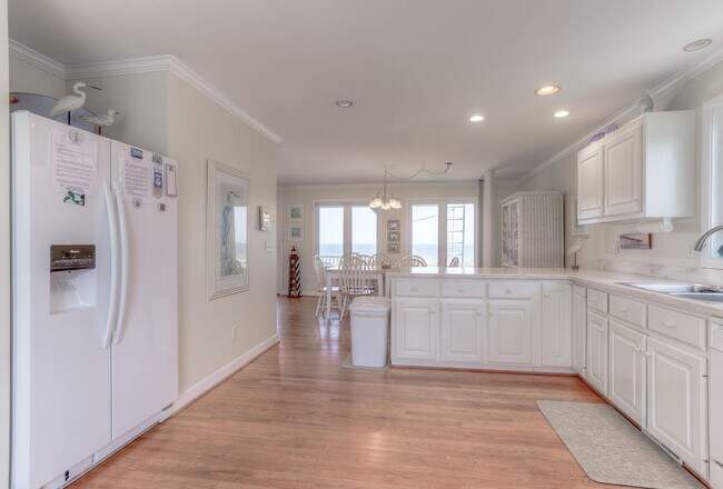 Building Photo - 837 Fort Fisher Blvd S