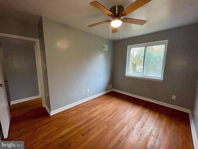 Building Photo - 5028 Roseld Ct