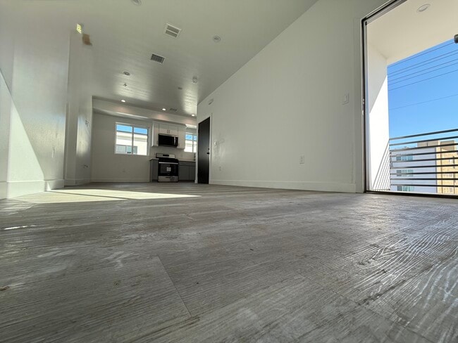 Building Photo - 11451-11455 Victory Blvd