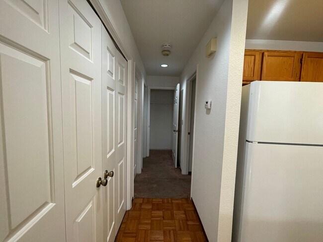 Building Photo - Private 2bd/1ba Condo with 1 car garage - Available Now!