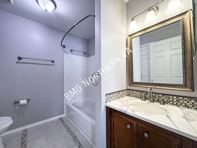 Building Photo - 635 Constellation Square SE