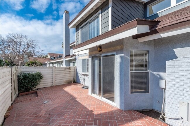 Building Photo - 49 Summerstone