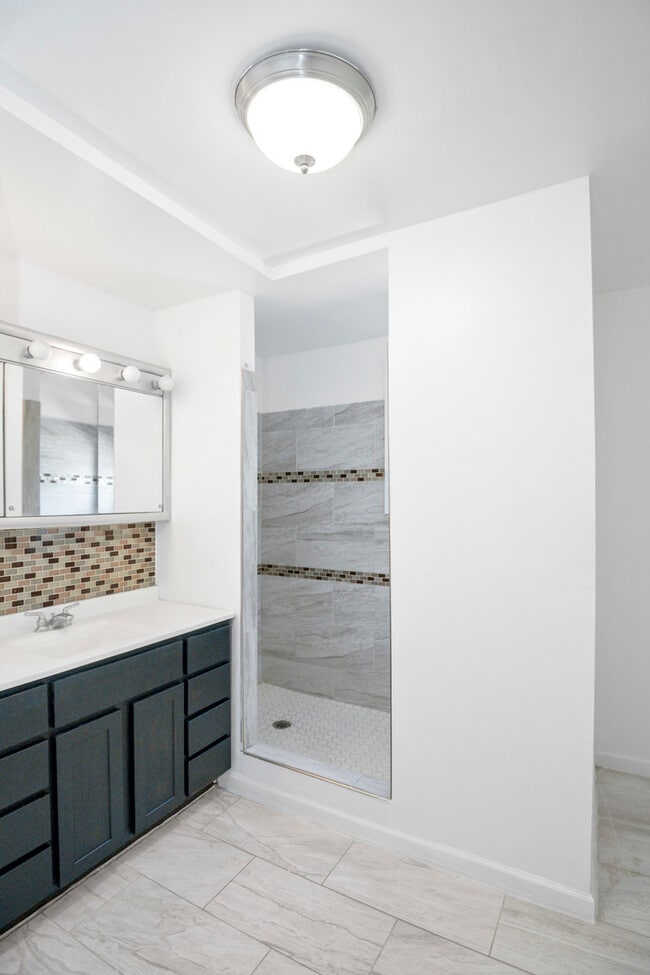 Building Photo - 235 N Ardmore Ave