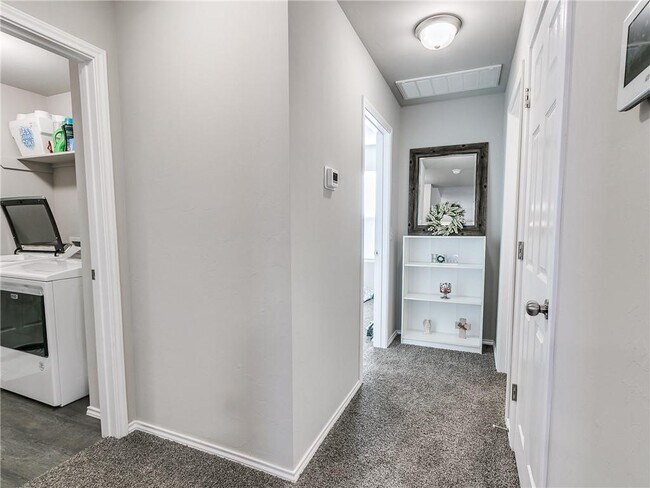 Building Photo - 11708 NW 99th Ter