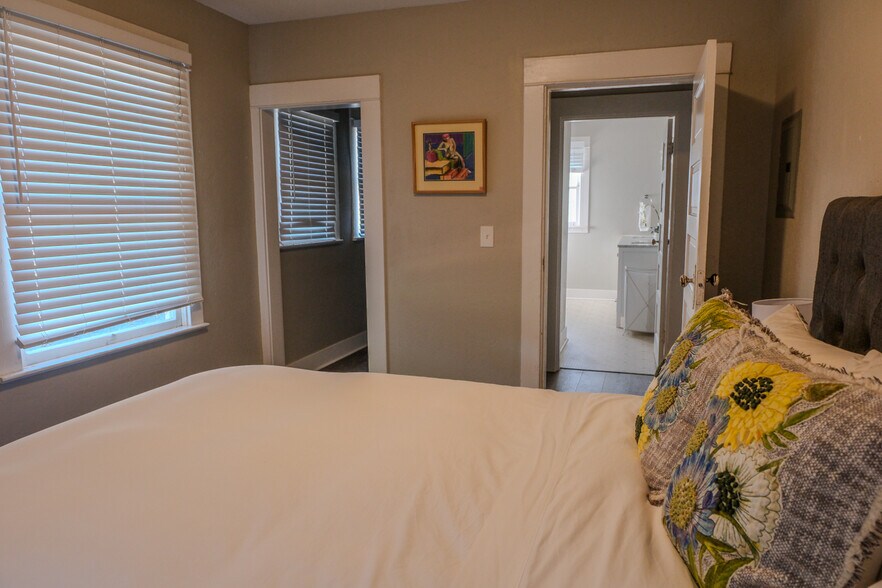 Building Photo - 5532 N Haight Ave