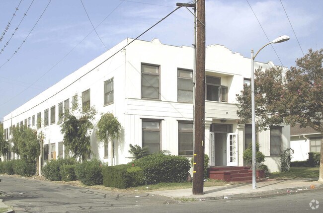 Building Photo - 15 N Valencia St