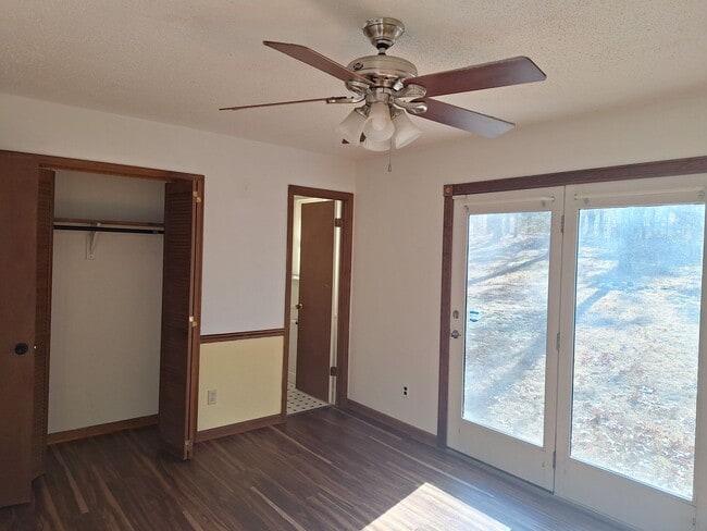 Building Photo - Splendid Garden Cottage in Lugoff, SC!