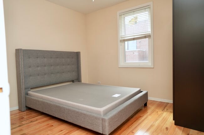 Building Photo - 6532 N California Ave