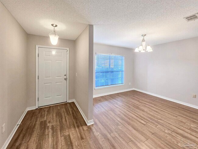 Building Photo - 690 Mozingo Ln