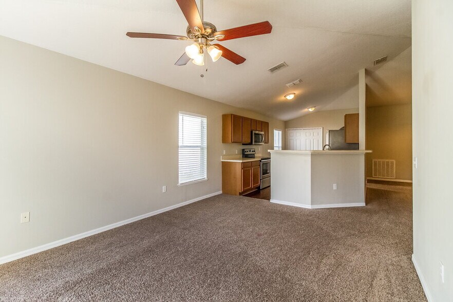 Building Photo - 433 Hammerstone Ave