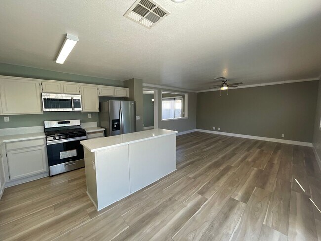 Building Photo - 5848 Red Dawn St