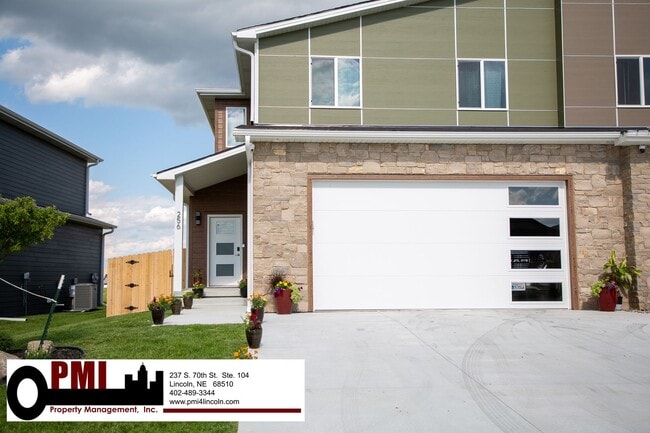 Building Photo - 4 Bedroom and 4 bathroom Duplex for Rent